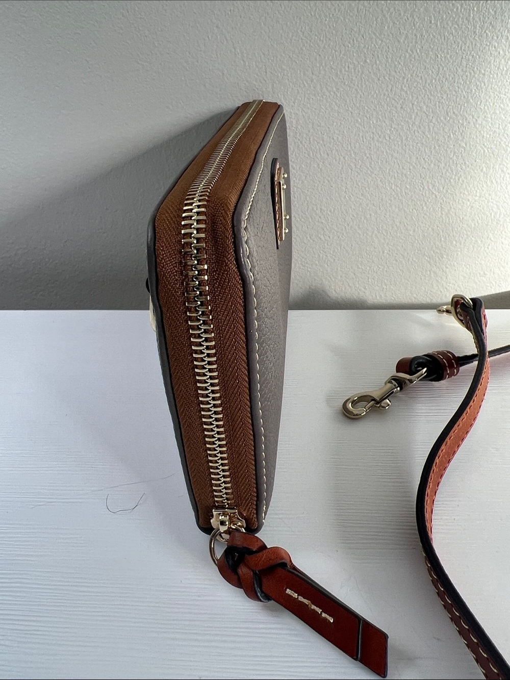 Dooney & Bourke Red Pebbled Leather Crossbody Wallet Style #R1792EL - Picture 5 of 7